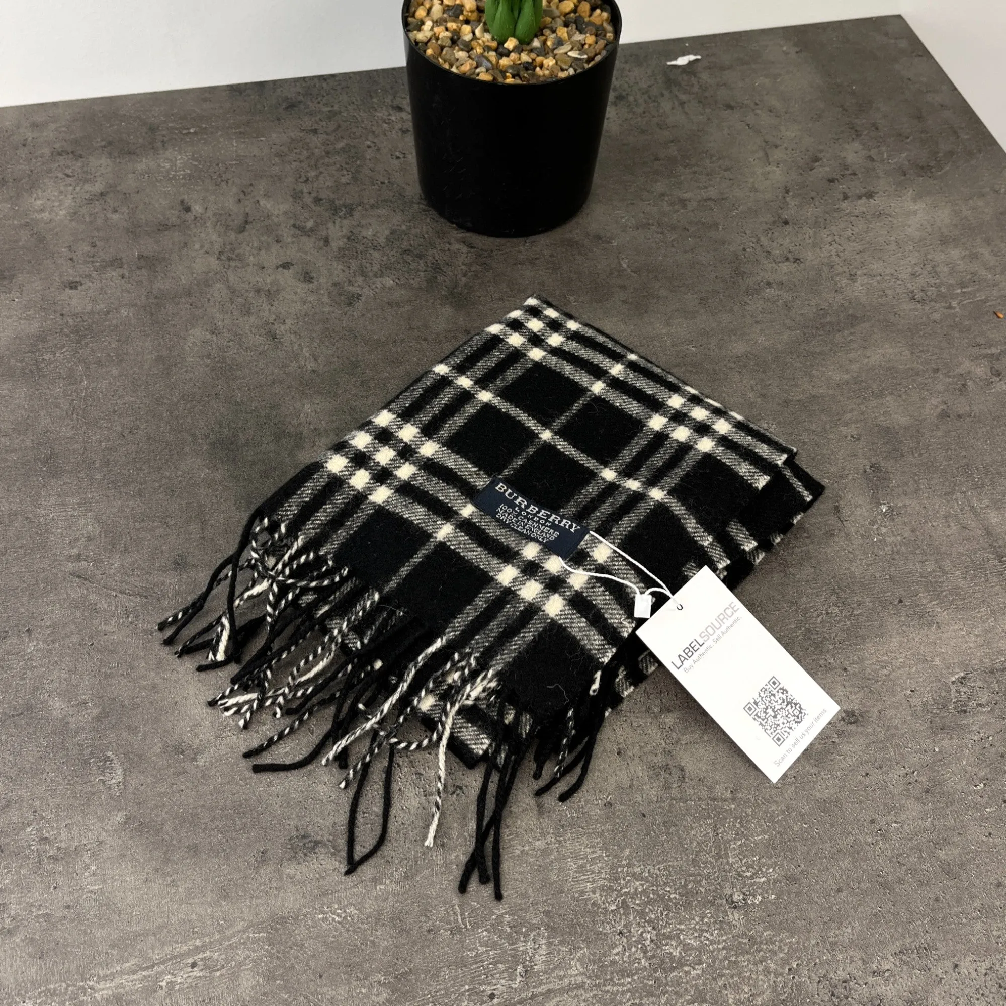 Women's Checkered Scarf Black